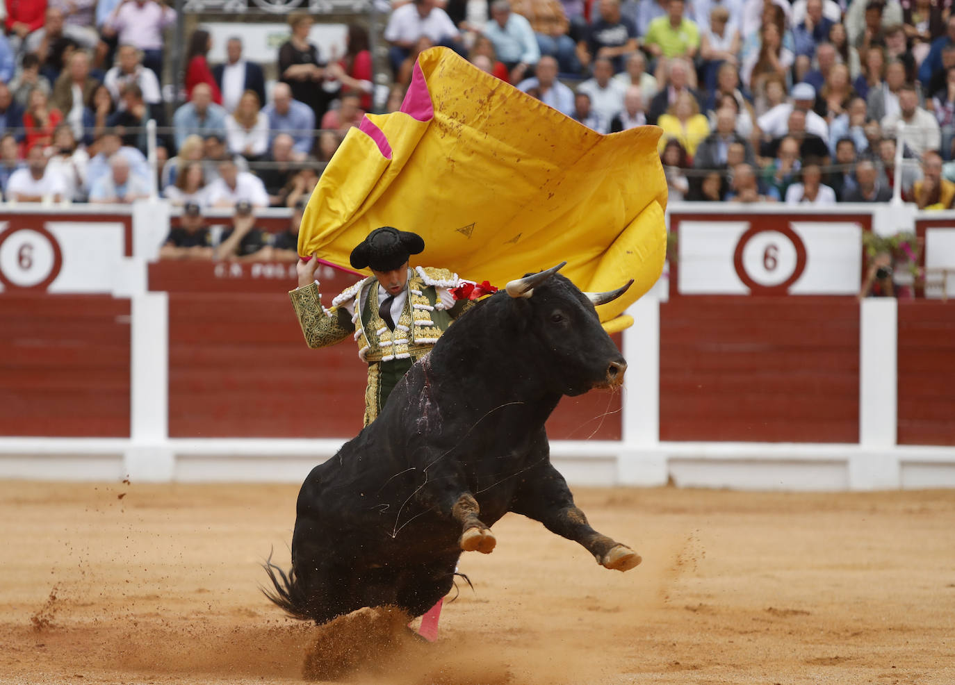 José María Manzanares, Enrique Ponce y Perera cerraron este domingo una nueva edición de la Feria taurina de Begoña. 