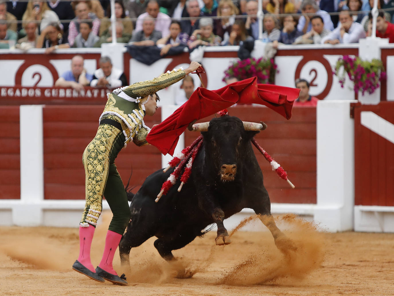 José María Manzanares, Enrique Ponce y Perera cerraron este domingo una nueva edición de la Feria taurina de Begoña. 