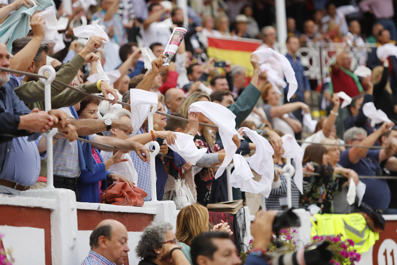 José María Manzanares, Enrique Ponce y Perera cerraron este domingo una nueva edición de la Feria taurina de Begoña. 
