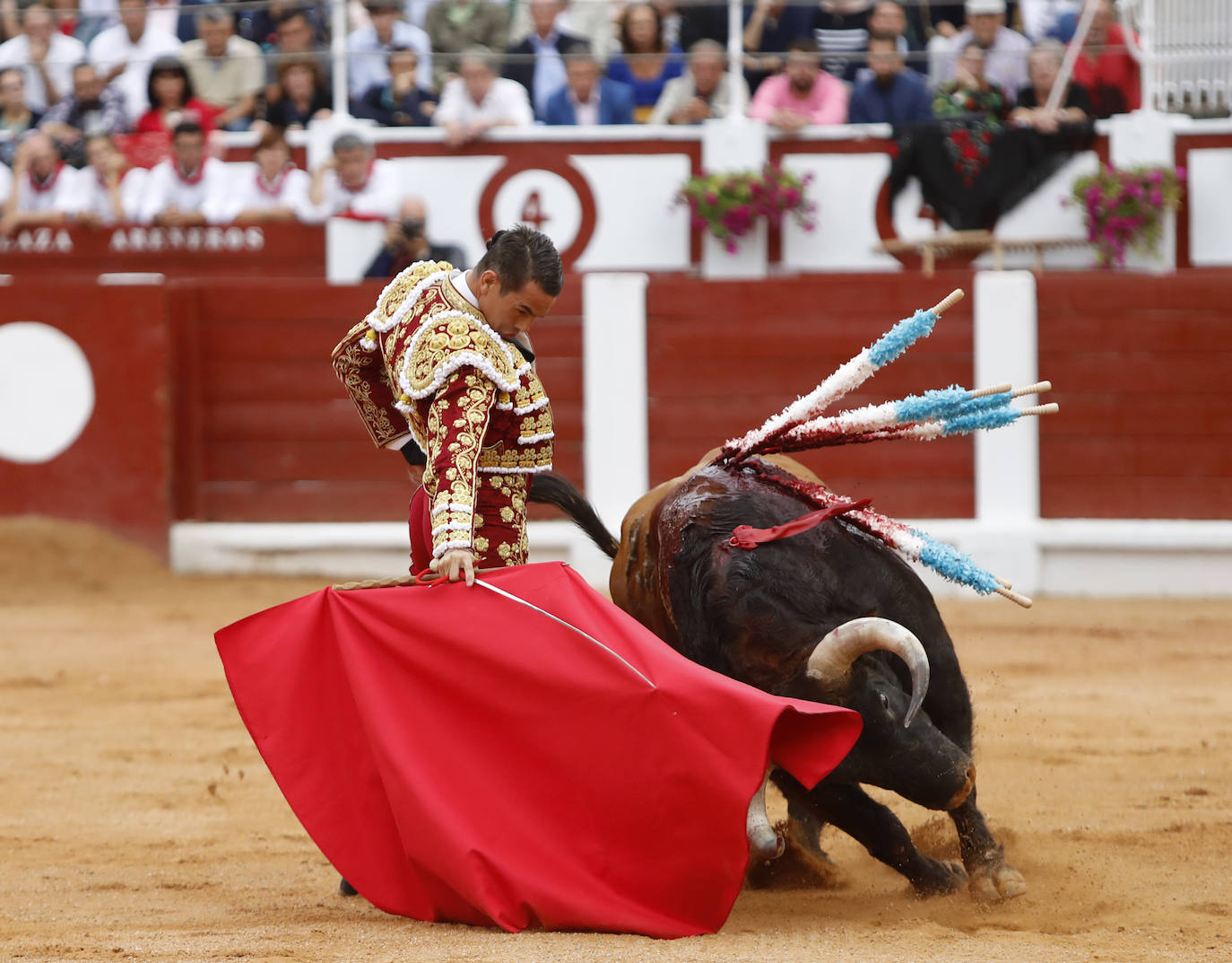 José María Manzanares, Enrique Ponce y Perera cerraron este domingo una nueva edición de la Feria taurina de Begoña. 