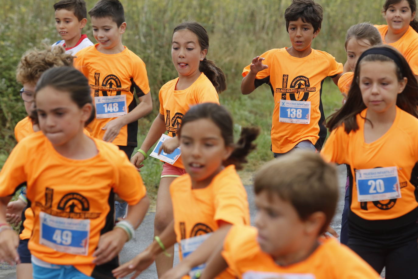 La localidad de Figueras realizó un recorrido de siete kilómetros para recaudar fondos para la Fundación Sandra Ibarra en su lucha contra el cáncer.