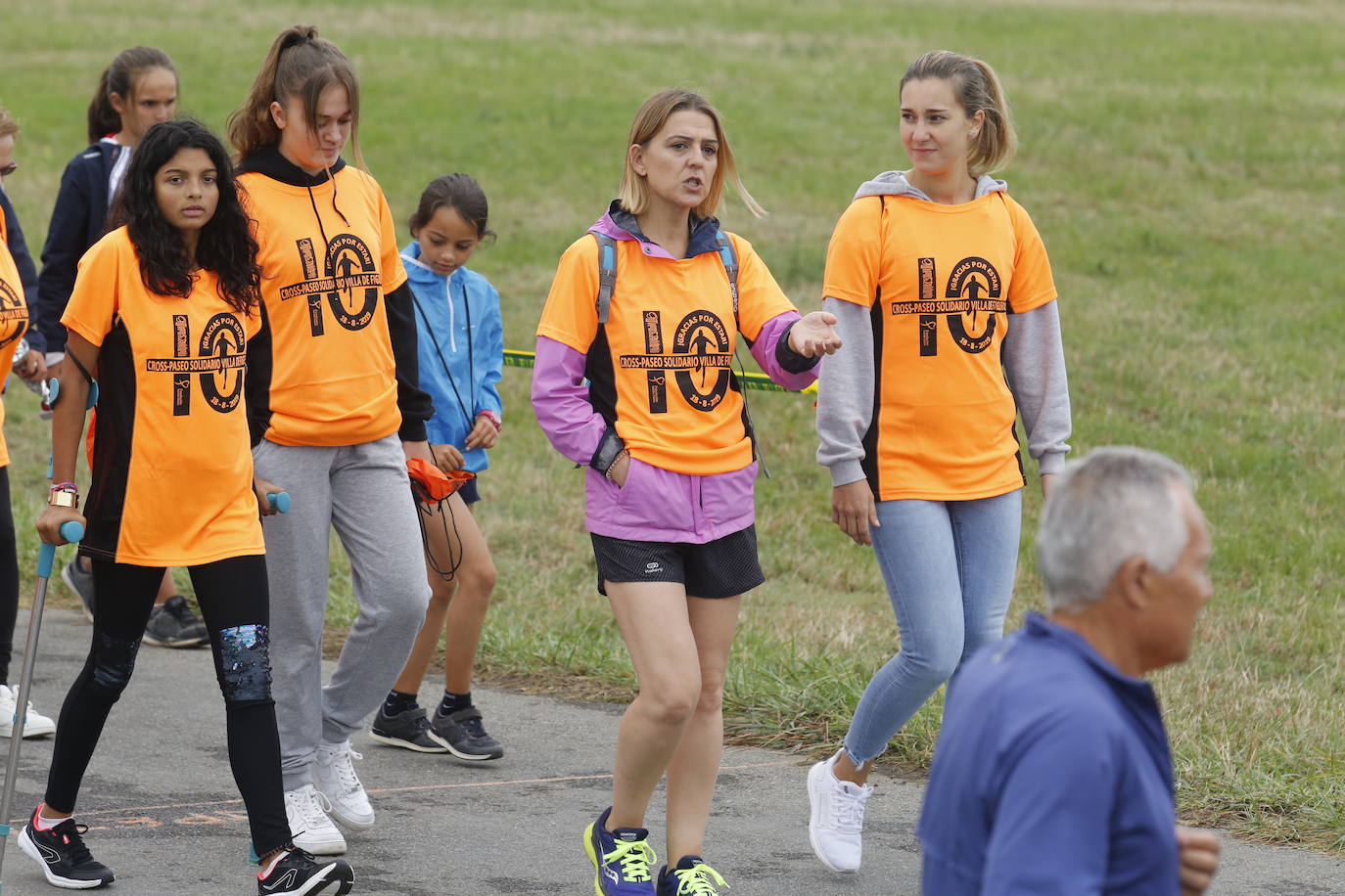 La localidad de Figueras realizó un recorrido de siete kilómetros para recaudar fondos para la Fundación Sandra Ibarra en su lucha contra el cáncer.