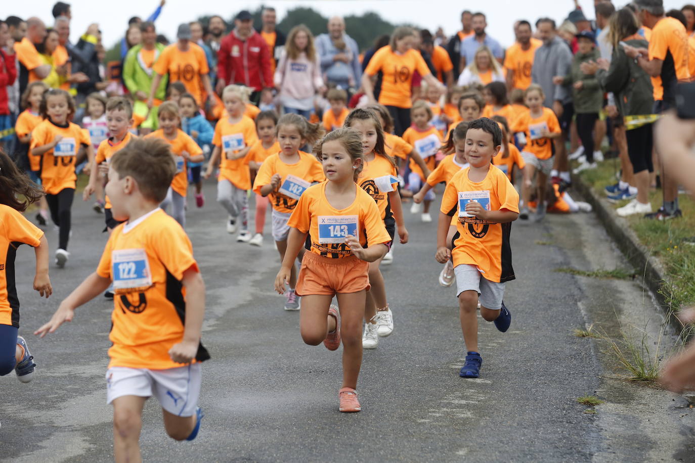 La localidad de Figueras realizó un recorrido de siete kilómetros para recaudar fondos para la Fundación Sandra Ibarra en su lucha contra el cáncer.