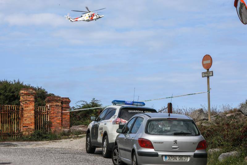 Bomberos de Asturias, Salvamento Marítimo, Guardia Civil y Policía Local de Castrillón rastrean la costa del concejo para localizar a una mujer que cayó al mar mientras pescaba de madrugada en Arnao. 