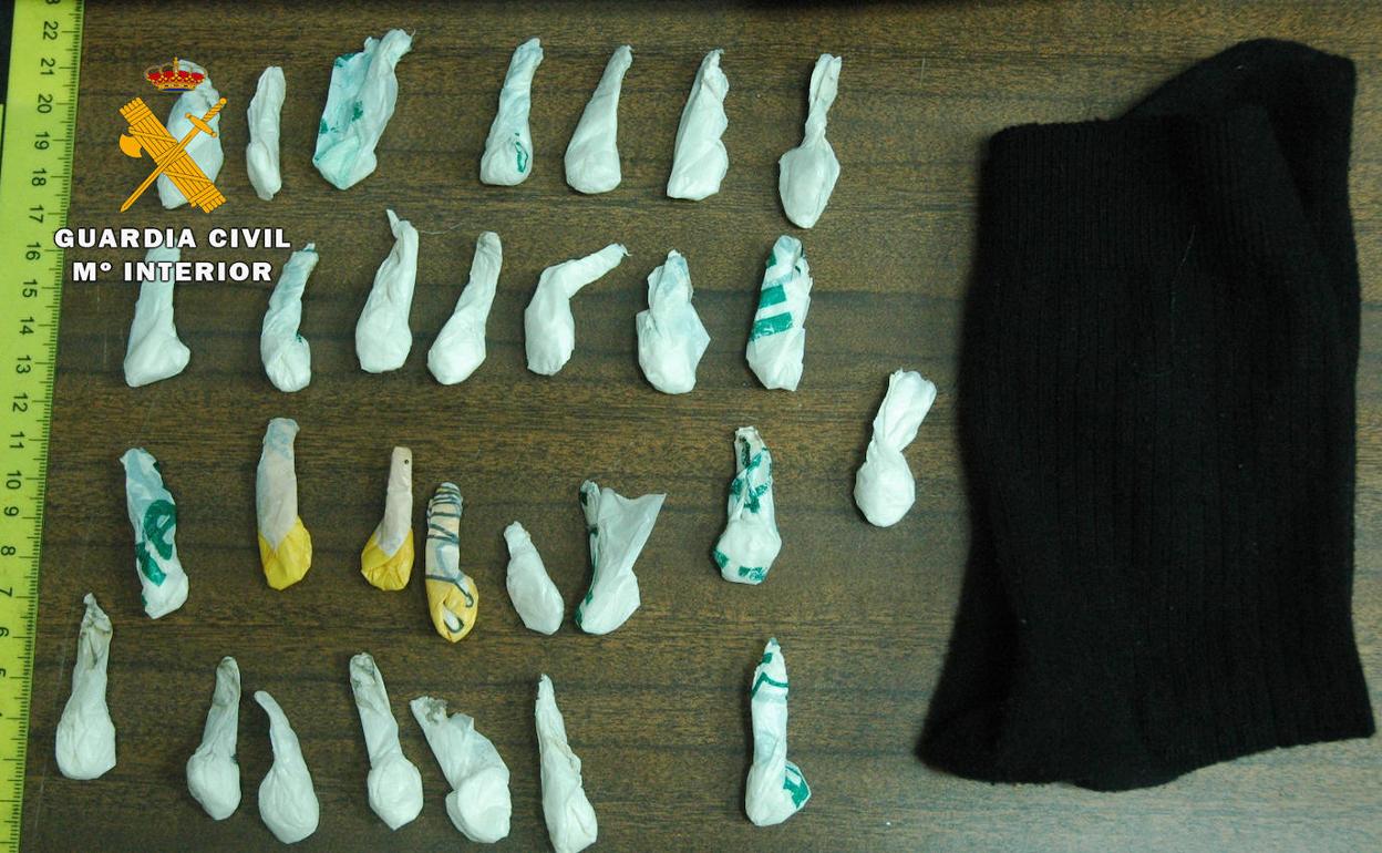 Papelinas incautadas en Pola de Lena.