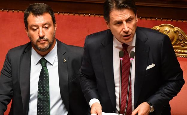 Italia se pone en manos de Mattarella para evitar elecciones anticipadas
