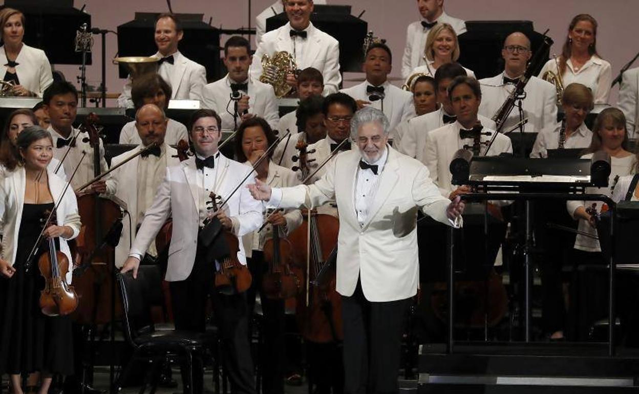 Plácido Domingo con la Orquesta Filarmónica de Los Ángeles. 