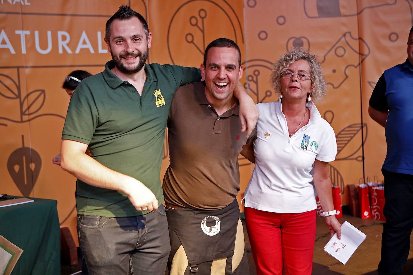 La Playa Mayor de Gijón acogió este jueves la celebración del Concurso de Escanciadores, dentro de las actividades de la fiesta de la sidra. 