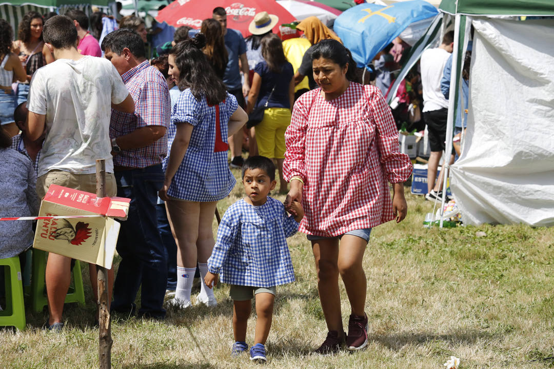 Miles de luarqueses y turistas disfrutaron este jueves de las populares fiestas de San Timoteo. ¡Búscate en nuestra galería! 