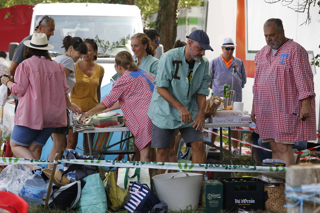 Miles de luarqueses y turistas disfrutaron este jueves de las populares fiestas de San Timoteo. ¡Búscate en nuestra galería! 