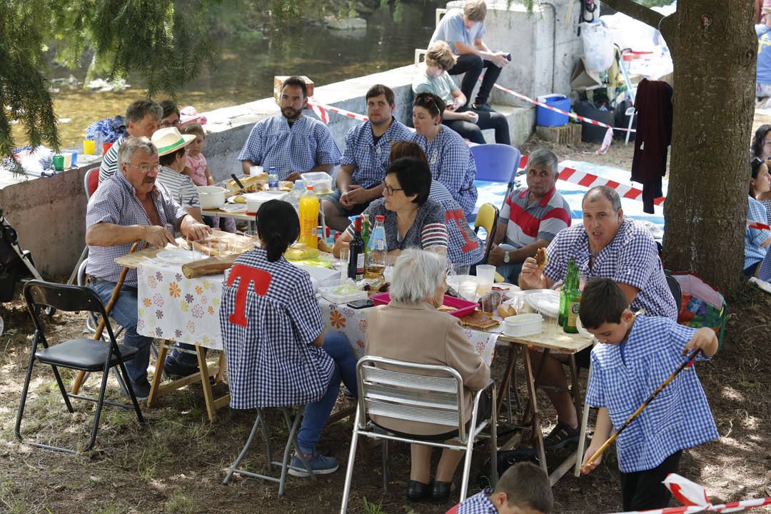 Miles de luarqueses y turistas disfrutaron este jueves de las populares fiestas de San Timoteo. ¡Búscate en nuestra galería! 