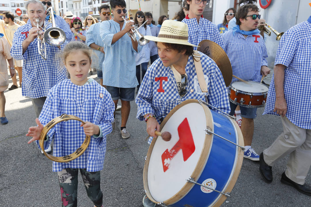 Miles de luarqueses y turistas disfrutaron este jueves de las populares fiestas de San Timoteo. ¡Búscate en nuestra galería! 