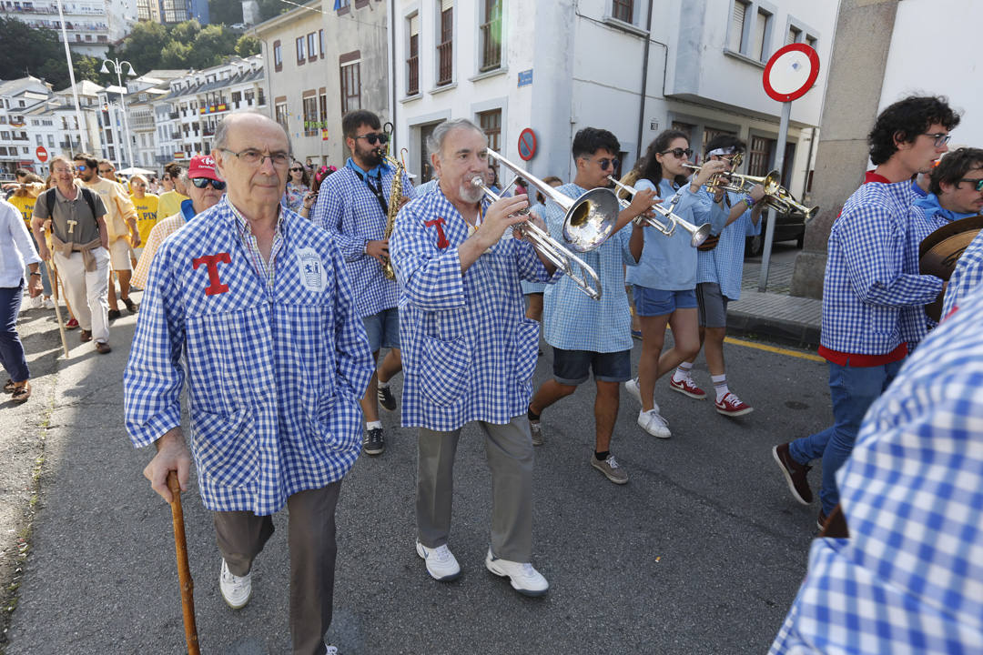 Miles de luarqueses y turistas disfrutaron este jueves de las populares fiestas de San Timoteo. ¡Búscate en nuestra galería! 