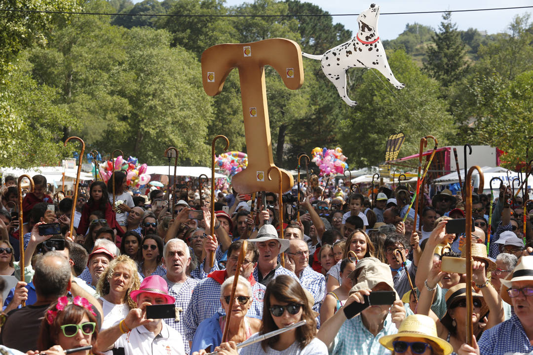 Miles de luarqueses y turistas disfrutaron este jueves de las populares fiestas de San Timoteo. ¡Búscate en nuestra galería! 