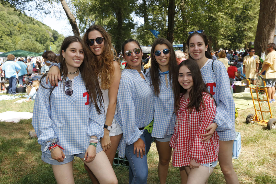 Miles de luarqueses y turistas disfrutaron este jueves de las populares fiestas de San Timoteo. ¡Búscate en nuestra galería! 