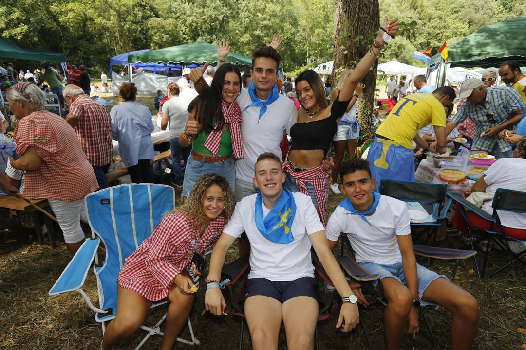 Miles de luarqueses y turistas disfrutaron este jueves de las populares fiestas de San Timoteo. ¡Búscate en nuestra galería! 