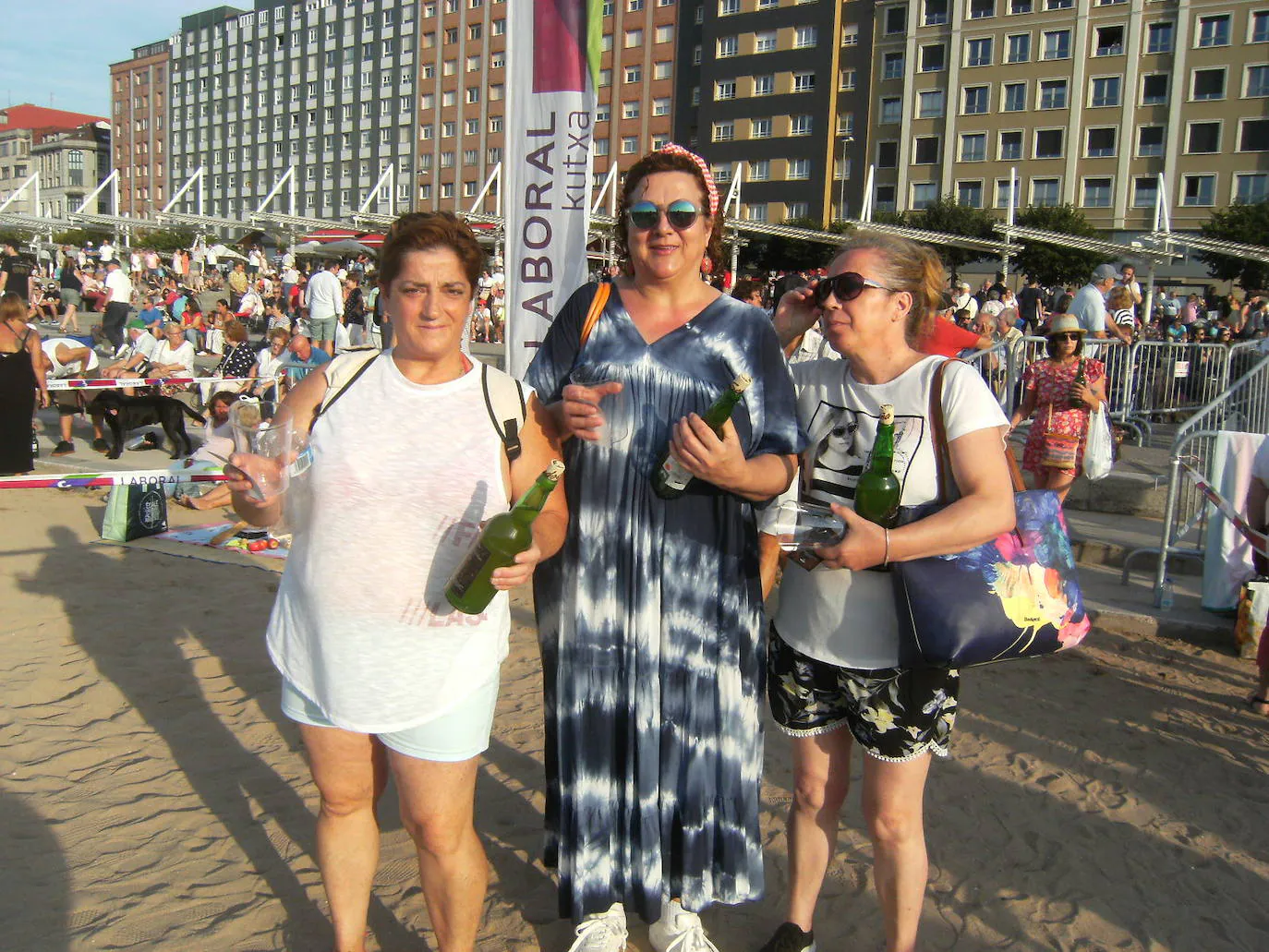 La playa de Poniente ha acogido un nuevo récord en una de las actividades más multitudinarias del verano gijonés