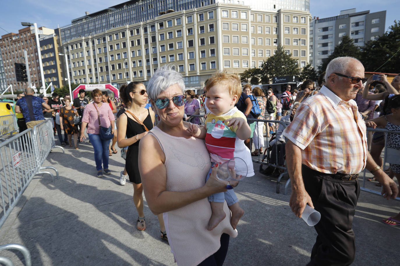 La playa de Poniente ha acogido un nuevo récord en una de las actividades más multitudinarias del verano gijonés.