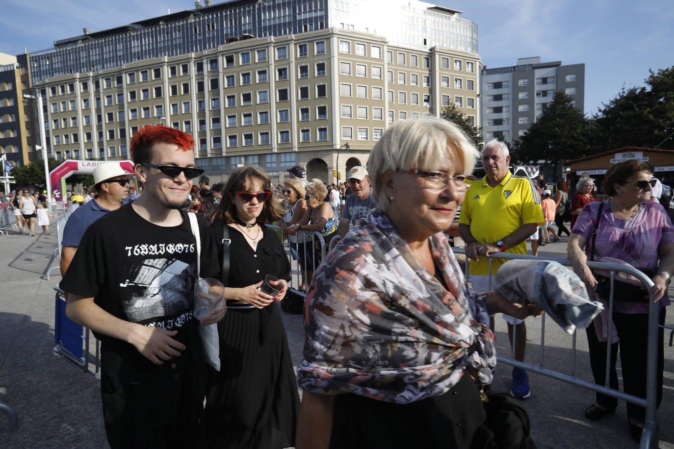 La playa de Poniente ha acogido un nuevo récord en una de las actividades más multitudinarias del verano gijonés.