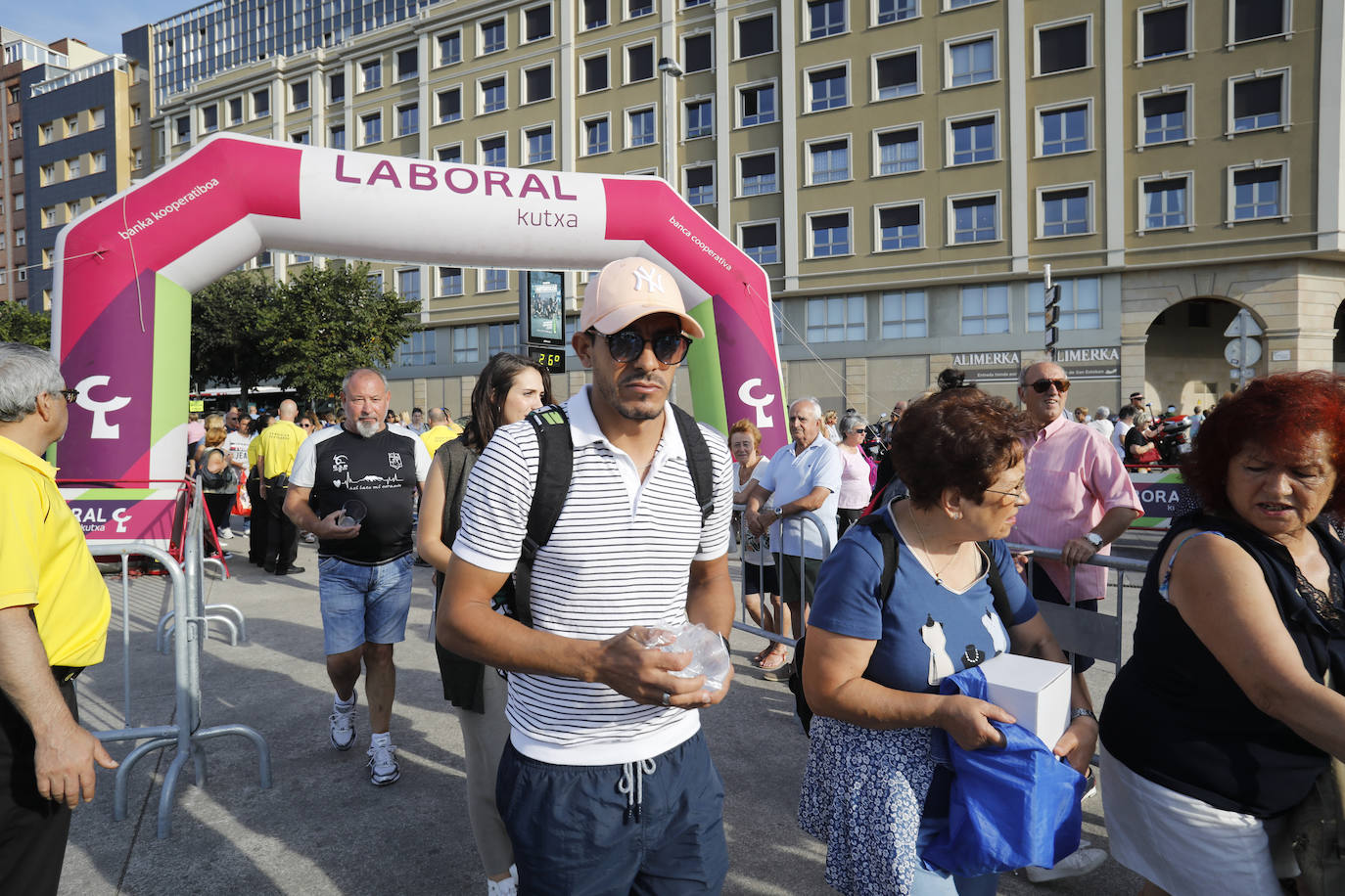 La playa de Poniente ha acogido un nuevo récord en una de las actividades más multitudinarias del verano gijonés.