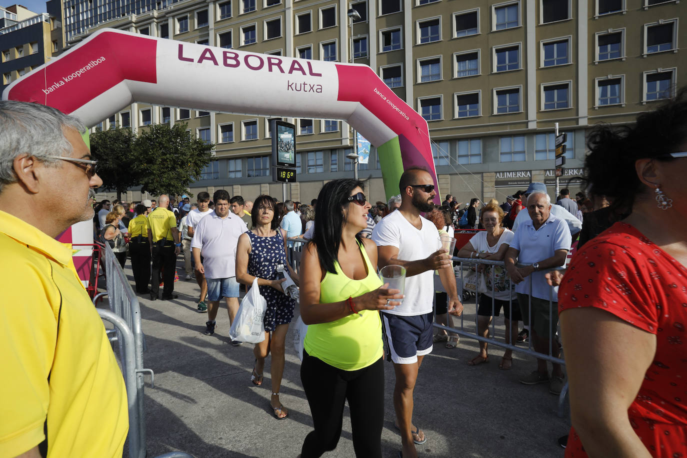 La playa de Poniente ha acogido un nuevo récord en una de las actividades más multitudinarias del verano gijonés.