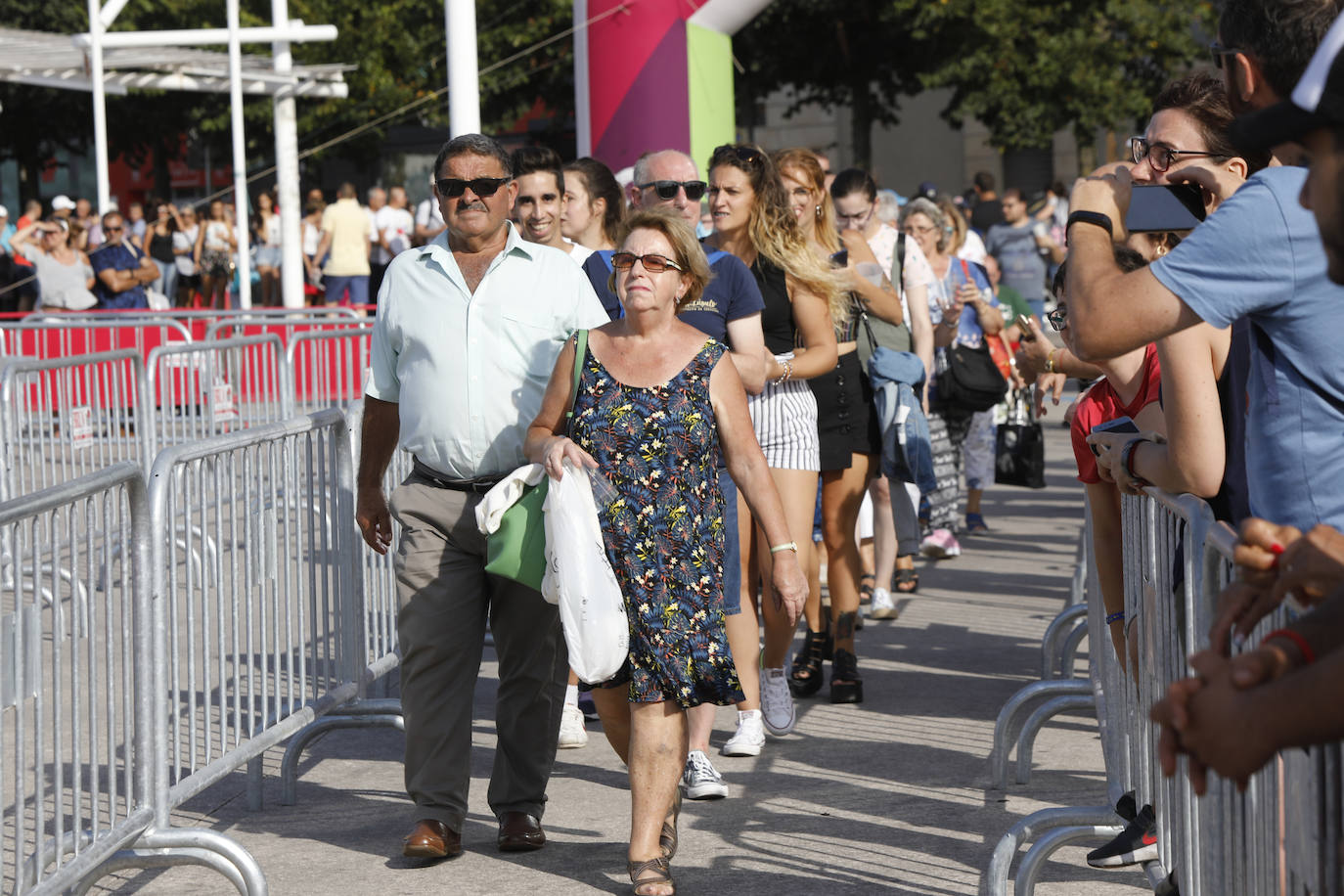 La playa de Poniente ha acogido un nuevo récord en una de las actividades más multitudinarias del verano gijonés.