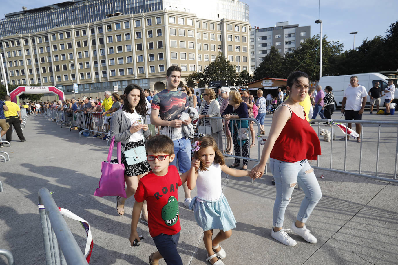 La playa de Poniente ha acogido un nuevo récord en una de las actividades más multitudinarias del verano gijonés.