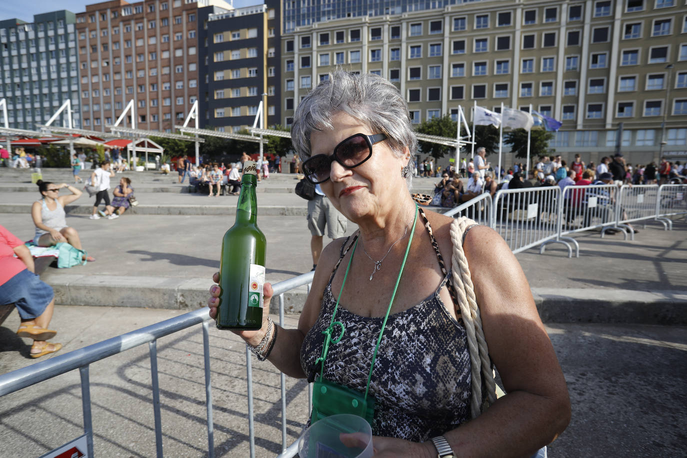 La playa de Poniente ha acogido un nuevo récord en una de las actividades más multitudinarias del verano gijonés.