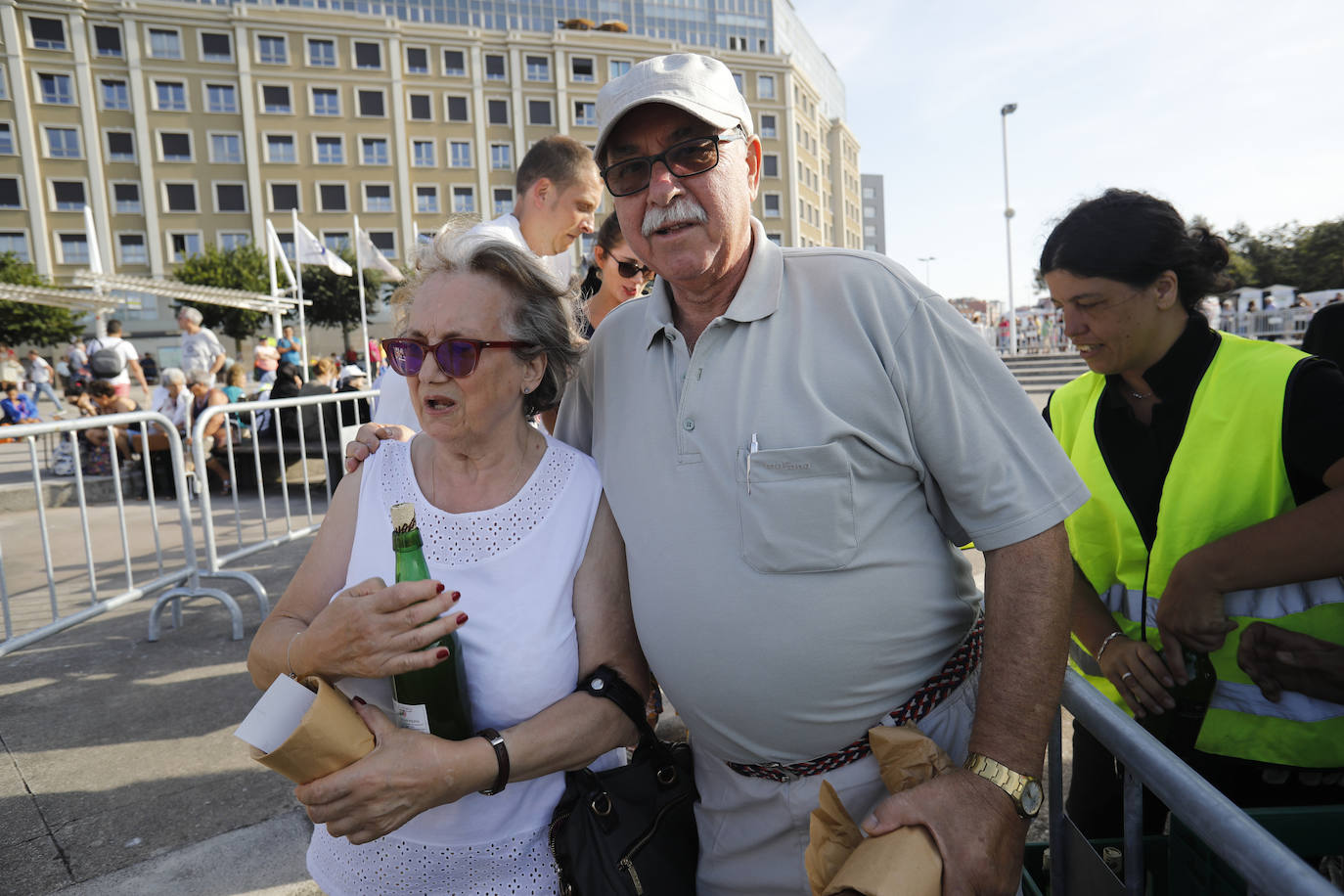 La playa de Poniente ha acogido un nuevo récord en una de las actividades más multitudinarias del verano gijonés.