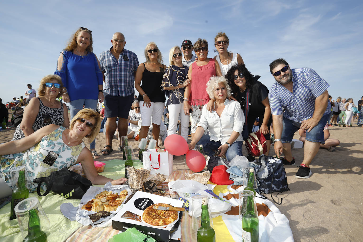 La playa de Poniente ha acogido un nuevo récord en una de las actividades más multitudinarias del verano gijonés.