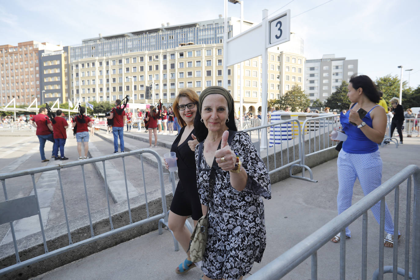 La playa de Poniente ha acogido un nuevo récord en una de las actividades más multitudinarias del verano gijonés.