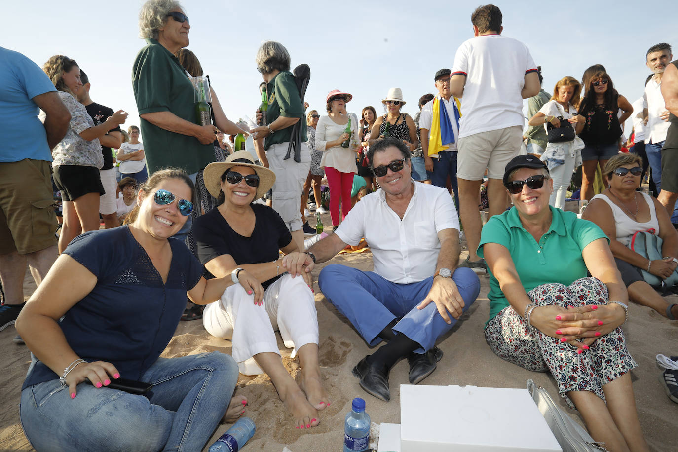 La playa de Poniente ha acogido un nuevo récord en una de las actividades más multitudinarias del verano gijonés