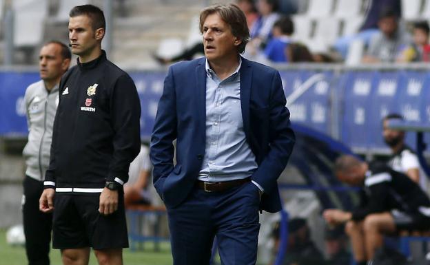 El entrenador del Real Oviedo Sergio Egea, durante el encuentro ante el Lugo. 