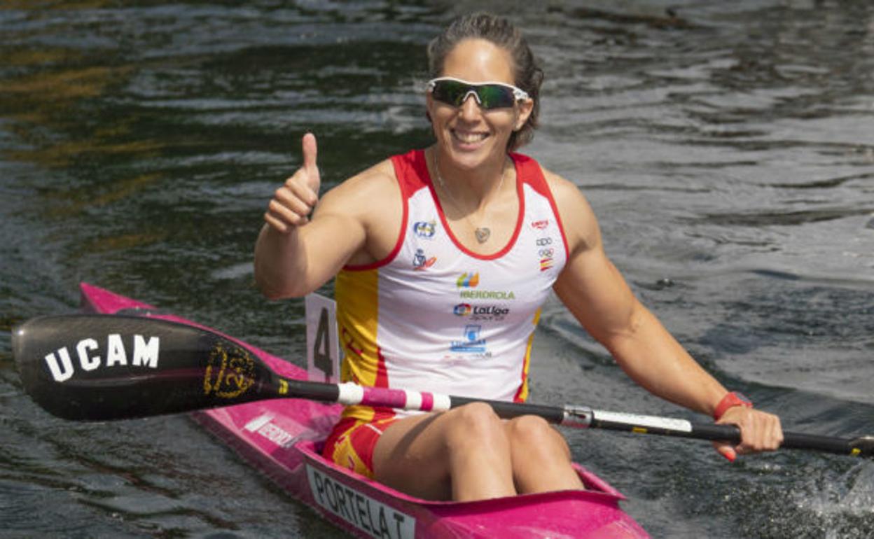 Teresa Portela celebra la medalla de bronce. 