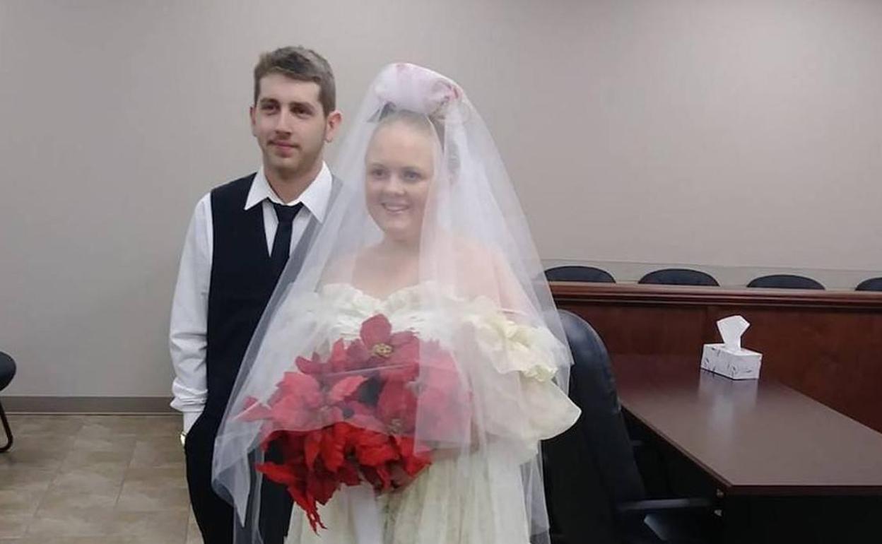 Imagen de la pareja compartida por Christina Fontenot en Facebook.