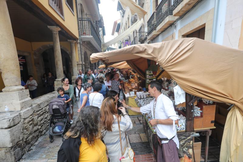 El Mercado Medieval de San Agustín reúne más de cien puestos de venta y gastronomía, atracciones infantiles y espectáculos de animación de calle.