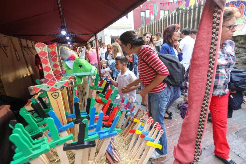 El Mercado Medieval de San Agustín reúne más de cien puestos de venta y gastronomía, atracciones infantiles y espectáculos de animación de calle.