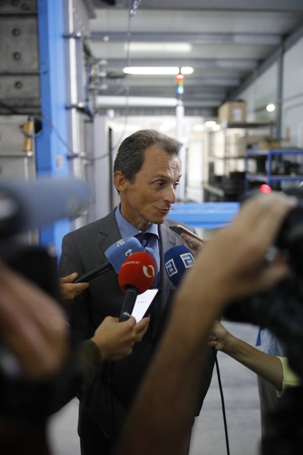 El ministro en funciones de Ciencia, Innovación y Universidad antes se reunió con el presidente del Principado Adrián Barbón. 