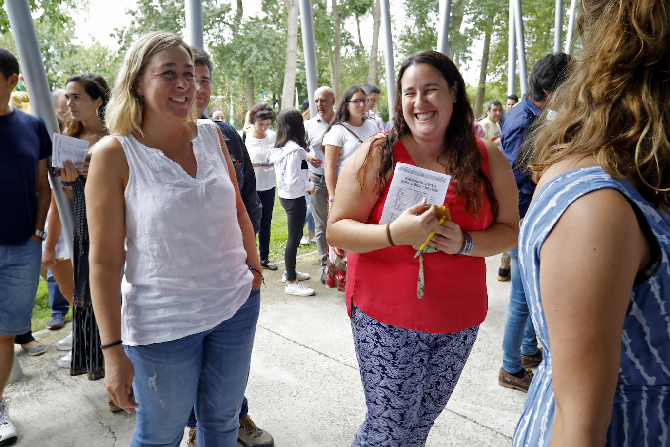 Las Mestas vive de nuevo el Concurso Hípico más importante del verano en España, que mantiene el carácter de oficial y que llega ya a los 77 años de vida. Emoción, saltos, galopes y 5 días por delante para cerrar el verano con un fin de semana de gran altura en Gijón.