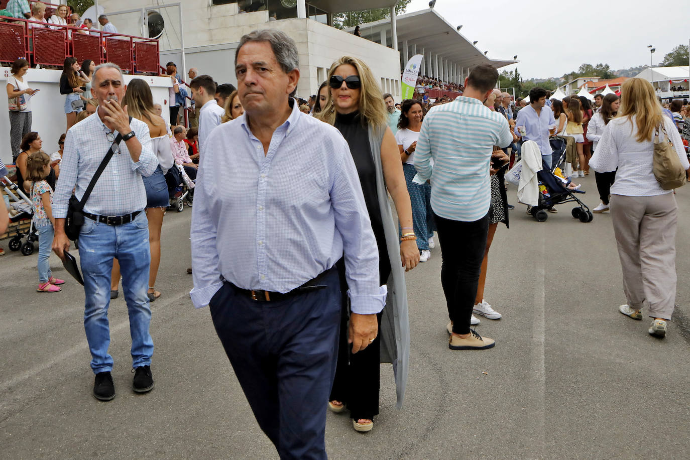 Las Mestas vive de nuevo el Concurso Hípico más importante del verano en España, que mantiene el carácter de oficial y que llega ya a los 77 años de vida. Emoción, saltos, galopes y 5 días por delante para cerrar el verano con un fin de semana de gran altura en Gijón.