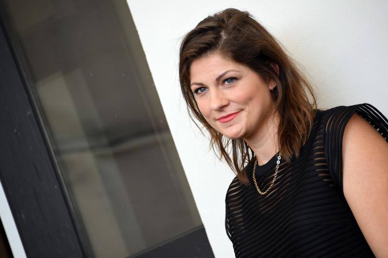 El director japonés Hirokazu Kore-eda ha hecho coincidir por primera vez en sus dilatadas carreras a Catherine Deneuve y Juliette Binoche, dos iconos del cine francés, en «La verité», la cinta que abrió este miércoles la competición oficial de la 76 Mostra de Venecia.