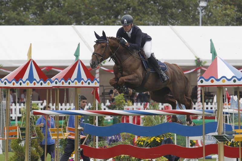 Abrió la 2ª jornada del CSIO un trofeo con la velocidad como protagonista y tras una interesante pugna por el liderato, el irlandés Alexander Butler a lomos de «Dekato» repitió victoria en el verde de Las Mestas con un registro imbatible de 31,52 en la 2ª fase. Mientras que el binomio formado por el jinete colombiano Nicolás Toro y 'Zinedine Zidane Z', al registrar una marca de 32,62 segundos, se adjudicaron el trofeo correspondiente a la competición de caballos jóvenes de este jueves.