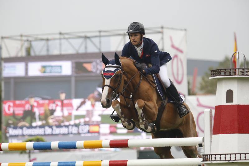 Abrió la 2ª jornada del CSIO un trofeo con la velocidad como protagonista y tras una interesante pugna por el liderato, el irlandés Alexander Butler a lomos de «Dekato» repitió victoria en el verde de Las Mestas con un registro imbatible de 31,52 en la 2ª fase. Mientras que el binomio formado por el jinete colombiano Nicolás Toro y 'Zinedine Zidane Z', al registrar una marca de 32,62 segundos, se adjudicaron el trofeo correspondiente a la competición de caballos jóvenes de este jueves.