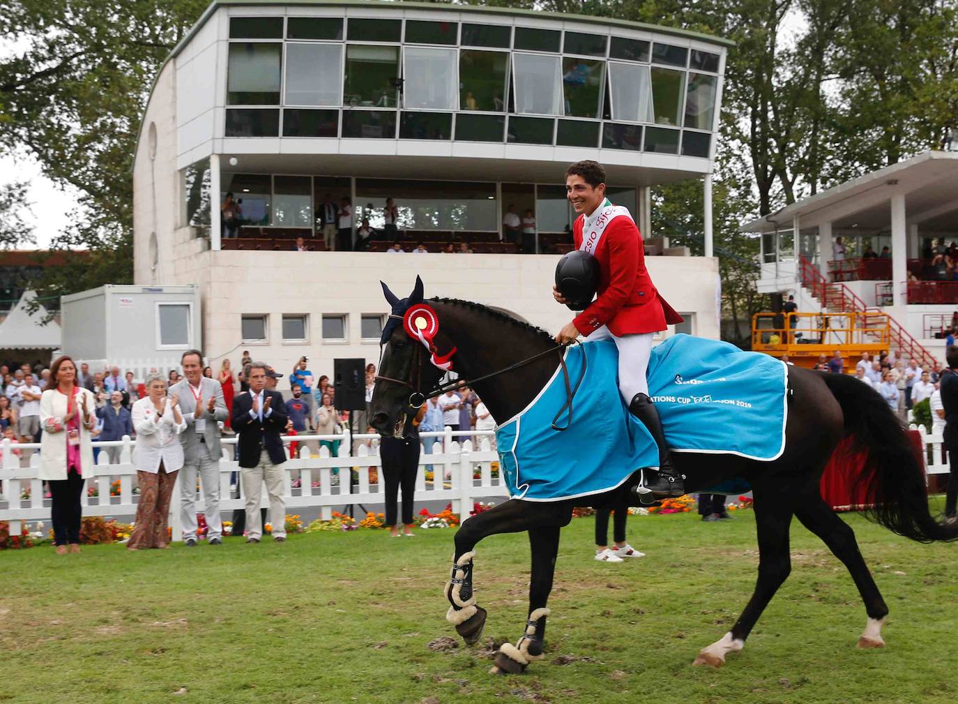 El equipo italiano, formado por Filippo Marco Bologni, Antonio María Garofalo, Emanuelle Camilli y Antonio Alfonso, acabó los dos recorridos con seis puntos de penalización lo que les supone su primera victoria en la Copa de Naciones desde que se disputa en Gijón.