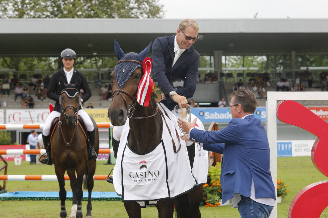 Fotos: Eduardo Álvarez Aznar se impone en una jornada trepidante en el hípico