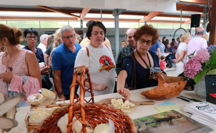 La especialidad Casina fue la protagonista indiscutible en la XXXI edición del certamen dedicado a esta preciada variedad. Pero hubo más atractivos en una feria que congregó, este sábado, a cientos de personas en Campo de Caso llamadas por su peculiar sabor.