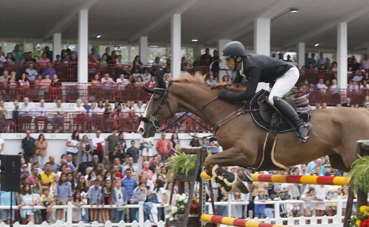 Fotos: Eduardo Álvarez Aznar se impone en una jornada trepidante en el hípico