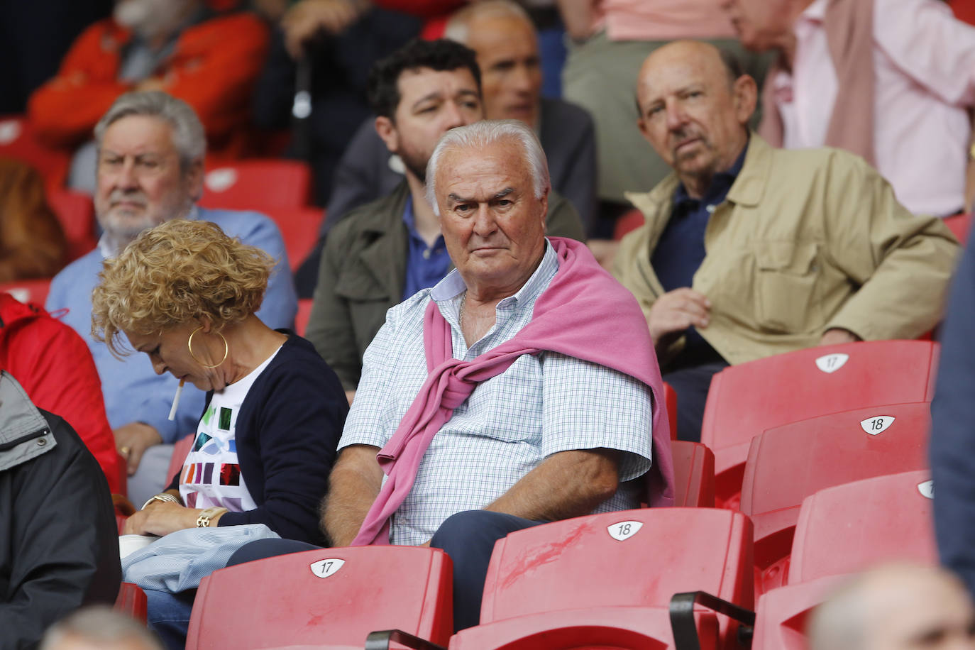 El Molinón se rinde a Manu García en la victoria del Sporting.