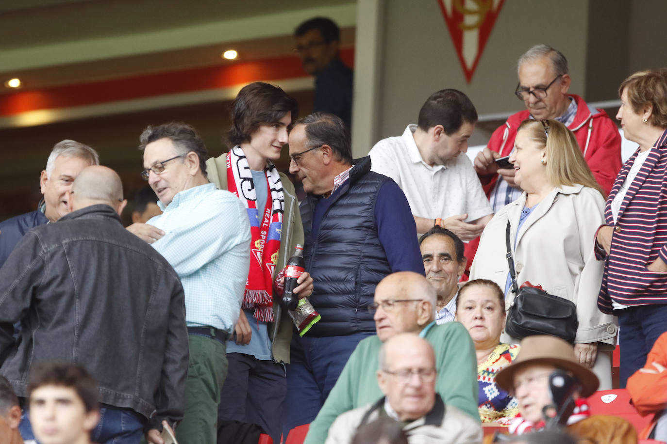 El Molinón se rinde a Manu García en la victoria del Sporting.