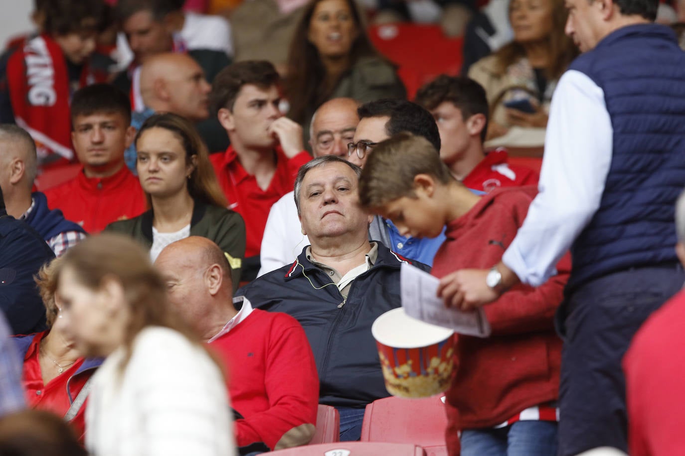 El Molinón se rinde a Manu García en la victoria del Sporting.